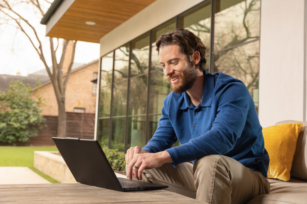 Qualcomm Snapdragon customer working from home on their laptop device